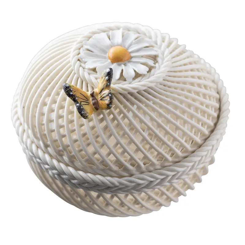 Belleek Classic April Floral Ornament – Daisy 1