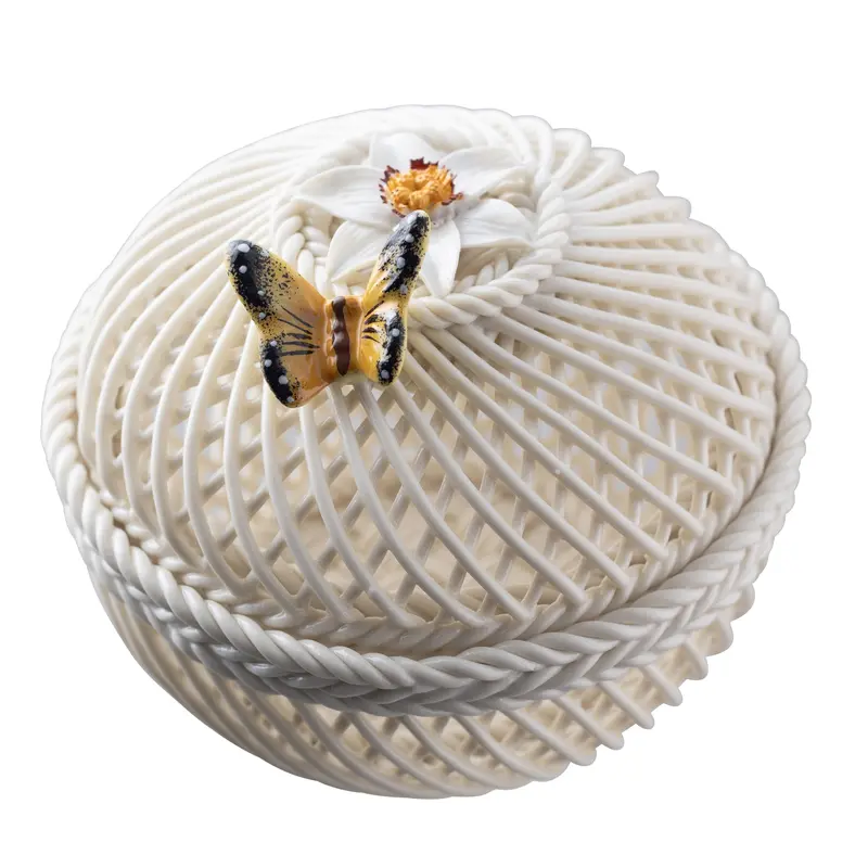 Belleek Classic Flowers Of The Month – December: Narcissus Ornament 1
