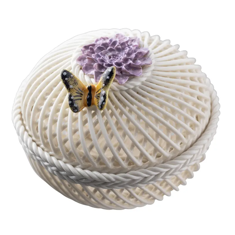 Belleek Classic Flowers Of The Month – November: Chrysanthemum Ornament 1