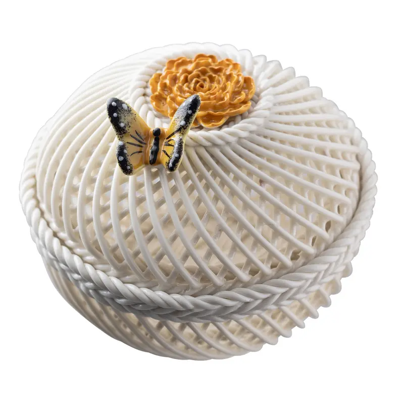 Belleek Classic Flowers Of The Month – October: Marigold Ornament 1